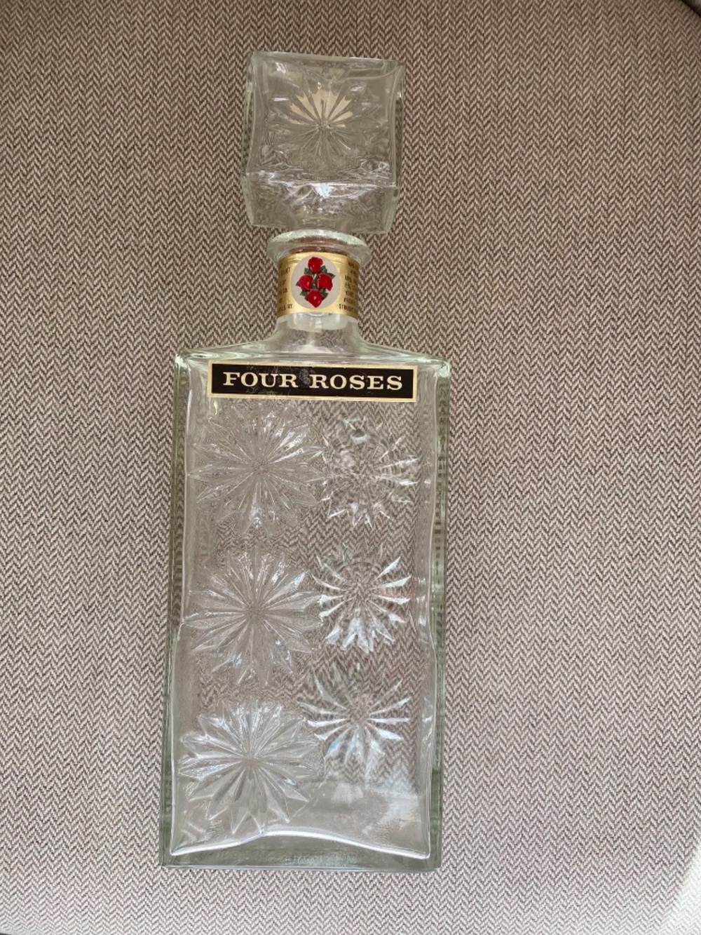 Four roses Decanter with Embossed Starburst Design - Clear